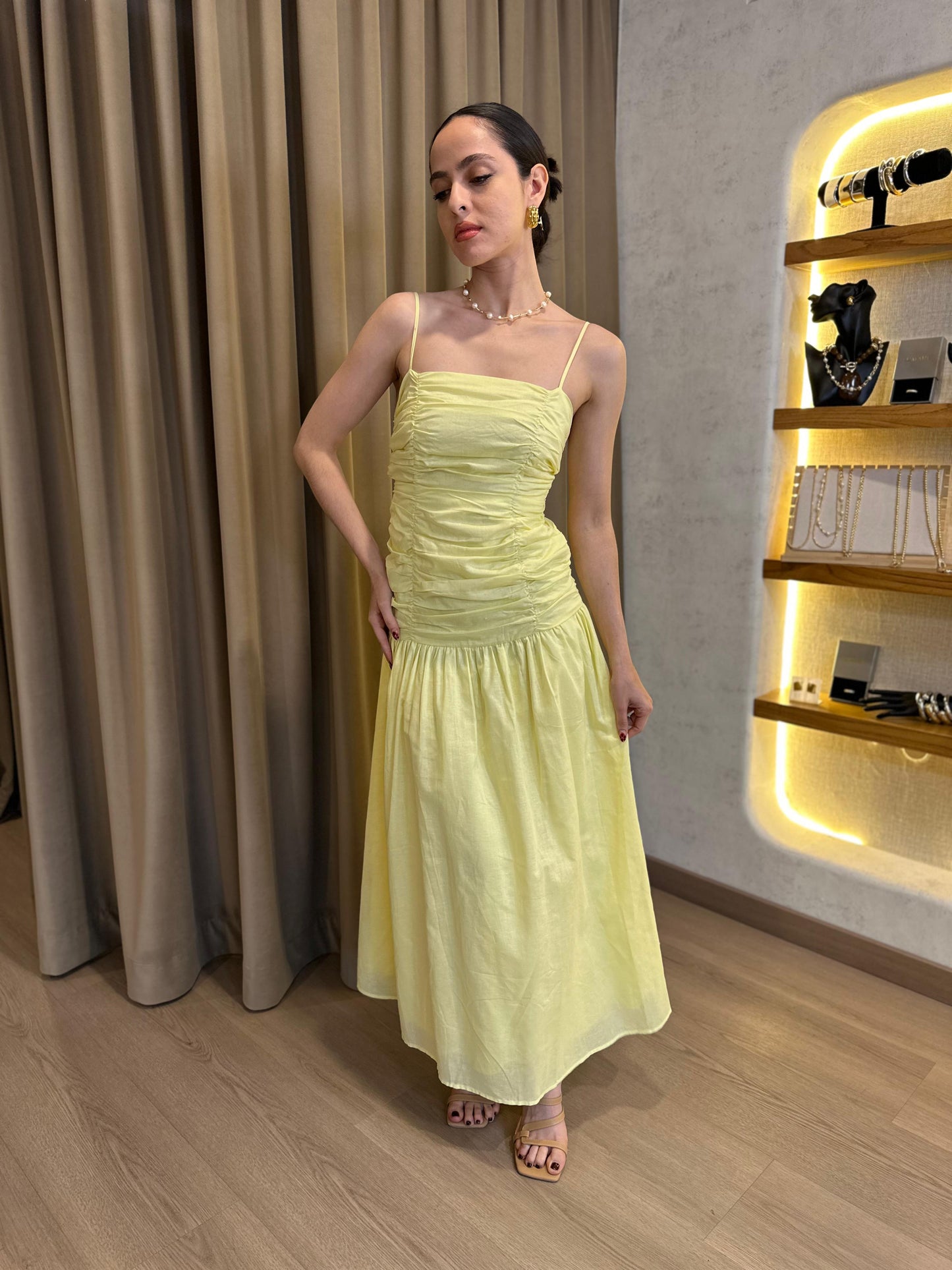 vestido amarillo