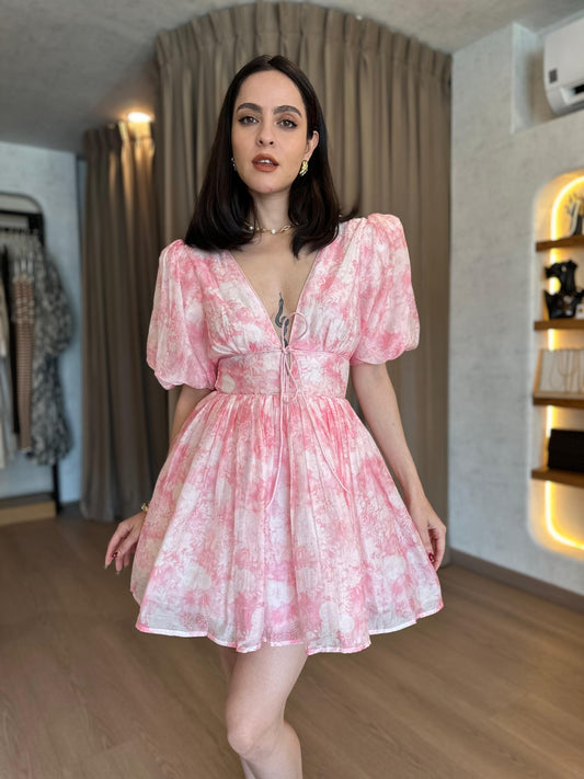 Vestido corto rosa con manga